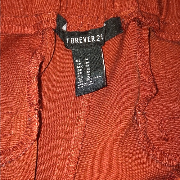 F21 Tailored cropped pants - Picture 2 of 3